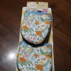 NWOT Kitchen Outfitters 3pc Kitchen Set